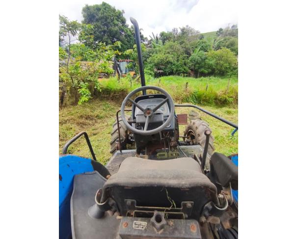 Foto de LOTE CONTENDO TRATOR NEW HOLLAND TL55E, ANO 2003, NO ESTADO EM QUE SE ENCONTRA.