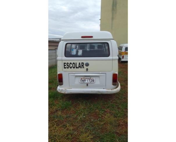 Foto de CAMIONETA VW/KOMBI, ALCOOL/GASOLINA, BRANCA, 8 LUGARES, 2013/2014, CHASSI: 9BWMF07X8EP022187, RENAVAM: 00654774820, NO ESTADO EM QUE SE ENCONTRA.