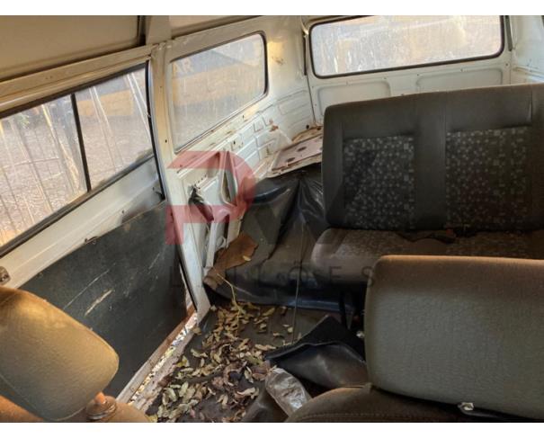Foto de CAMIONETA VW/KOMBI, ALCOOL/GASOLINA, BRANCA, 2007/2007, CHASSI: ...10077, NO ESTADO EM QUE SE ENCONTRA. 