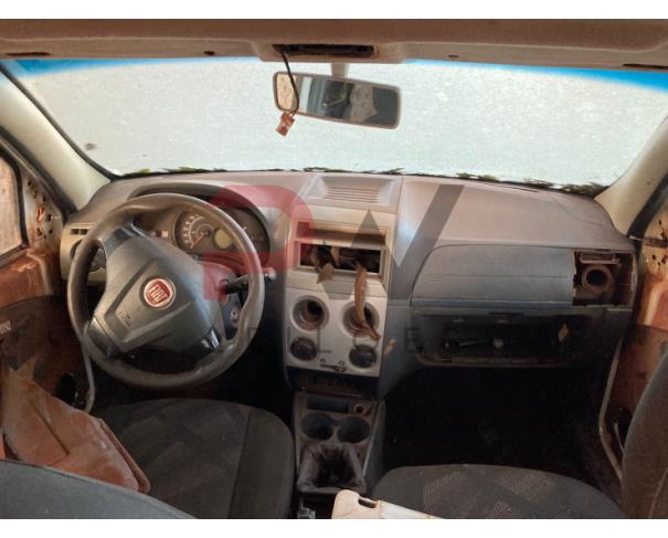 Foto de AUTOMOVEL FIAT/PALIO FIRE, ALCOOL/GASOLINA, BRANCA, 2014/2015, CHASSI: ...92980, NO ESTADO EM QUE SE ENCONTRA.