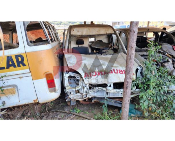 Foto de SUCATA DE KANGOO, AMBULANCIA - ANTIGA PLACA OPQ-8664, NO ESTADO EM QUE SE ENCONTRA.