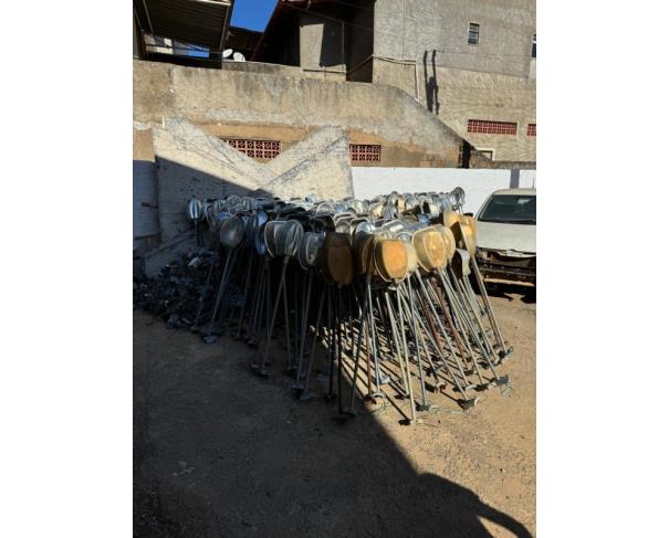 Foto de LOTE CONTENDO LUMINARIAS.