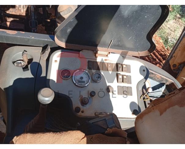 Foto de RETROESCAVADEIRA JCB, 4X4, ANO 2012,NUMEROS DE PLAQUETA 9B9214T74DBDT4524 - *S1N028445* - 441/00760/12/106587 – JCB2132524JCB – 448/57470/12/72425 – 450/44800/07/15113 – 03/2200, NO ESTADO EM QUE SE ENCONTRA. 