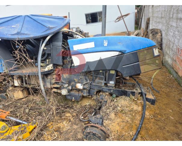 Foto de LOTE CONTENDO  TRATOR NEW HOLLAND DESMONTADO, NO ESTADO EM QUE SE ENCONTRA.
