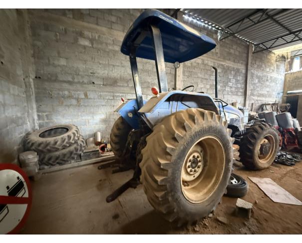 Foto de TRATOR NEW HOLLAND TL 75E, AZUL, ANO: 2006, SÉRIE B1N426316, MODELO P229-4: , NO ESTADO EM QUE SE ENCONTRA. 