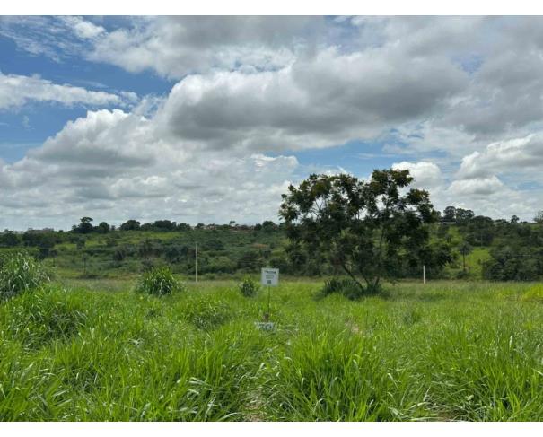 Foto de Chácara 30, Quadra 05, do Chacreamento Espelho D’Água, situada na Rua F, em Abaeté/MG, com área de 1.000,00 m², matrícula nº 29.094 do CRI de Abaeté/MG.