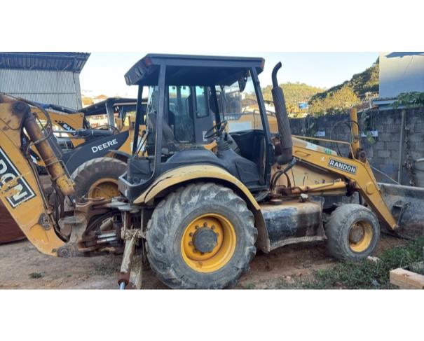 Foto de LOTE CONTENDO 01 RETROESCAVADEIRA RANDON, ANO 2013, NO ESTADO EM QUE SE ENCONTRA.