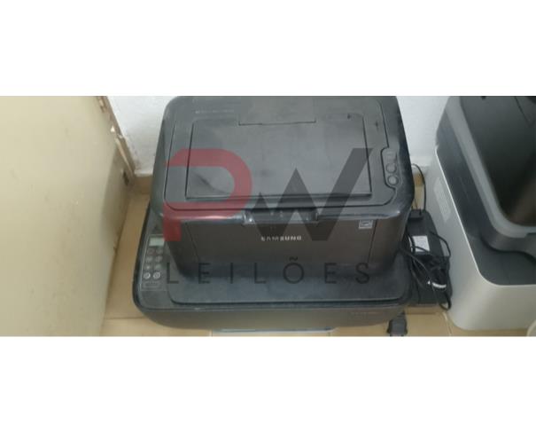 Foto de LOTE CONTENDO DIVERSOS EQUIPAMENTOS ELETRÔNICOS, TAIS COMO TELEVISORES, IMPRESSORAS, MONITORES DE VÍDEO, GABINETES DE COMPUTADORES, NOTEBOOKS, LAPTOPS, NOBREAKS, ESTABILIZADORES DE ENERGIA, TONERS E REFIS DE IMPRESSORAS, NO ESTADO EM QUE SE ENCONTRAM.