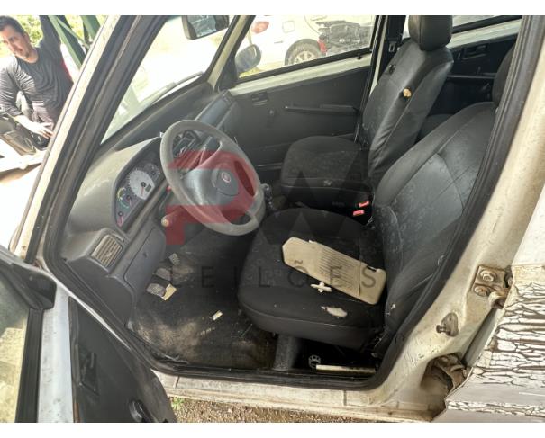 Foto de AUTOMOVEL FIAT/UNO MILLE ECONOMY, ALCOOL/GASOLINA, BRANCA, 2009/2010, CHASSI: ...93864, NO ESTADO EM QUE SE ENCONTRA.