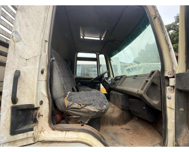 Foto de CAMINHAO FORD/CARGO 815 E, DIESEL, BRANCA, 2010/2011, CHASSI: 9BFVCE1N5BBB71525, RENAVAM: 00283865016, NO ESTADO EM QUE SE ENCONTRA.
