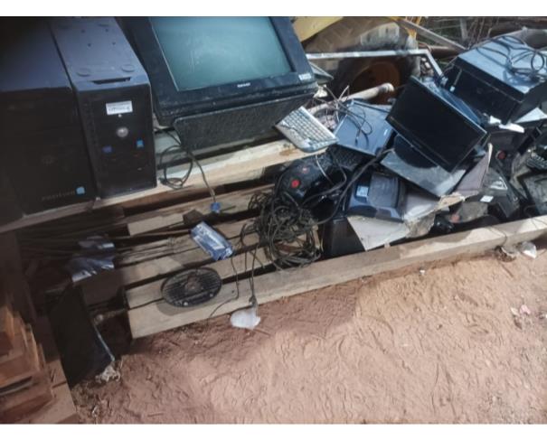 Foto de LOTE CONTENDO INFORMÁTICA E ELETRÔNICOS, NO ESTADO EM QUE SE ENCONTRA.