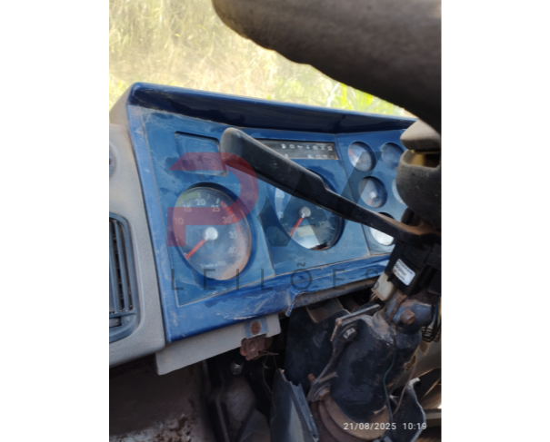 Foto de CARGA / CAMINHAO VW/8.150, 2000/2000, DIESEL, CHASSI: 9BWV2VD23YRY05528, RENAVAM: 00736861688, NO ESTADO EM QUE SE ENCONTRA. MOTOR AVARIADO. ESTA SEM UMA RODA DIANTEIRA.