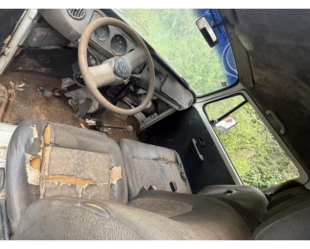 Foto de CAMIONETA VW/KOMBI, GASOLINA, BRANCA, 2005/2005, CHASSI: 9BWGB07X75P009455, RENAVAM: 00853708444, NO ESTADO EM QUE SE ENCONTRA.