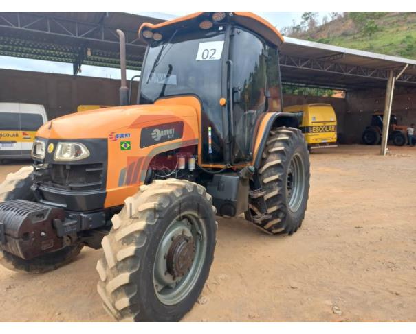 Foto de TRATOR BUDNY 2019, MODELO 8540, SERIE BDY08540CLOS00019, TRAÇADO, NO ESTADO EM QUE SE ENCONTRA.