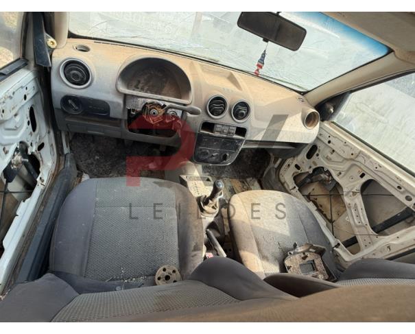Foto de AUTOMOVEL VW/GOL 1.0 GIV, ALCOOL/GASOLINA, BRANCA, 2012/2012, CHASSI: 9BWAA05W7CP099836, RENAVAM: 00461884380, NO ESTADO EM QUE SE ENCONTRA.