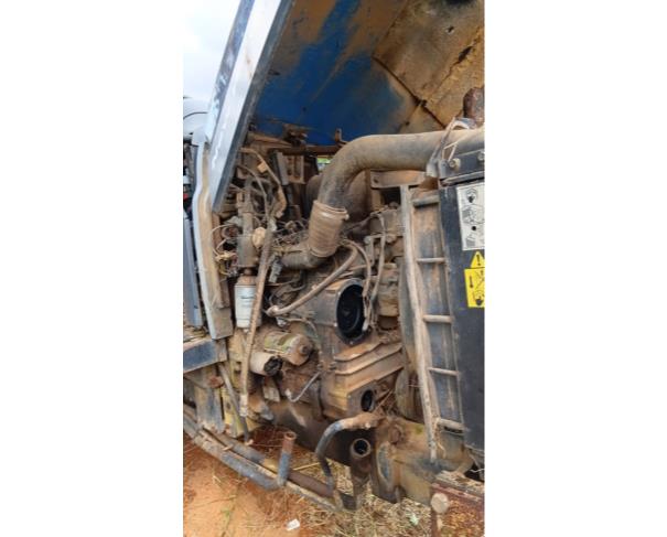 Foto de LOTE CONTENDO TRATOR NEW HOLLAND TL55E, ANO 2003, NO ESTADO EM QUE SE ENCONTRA.