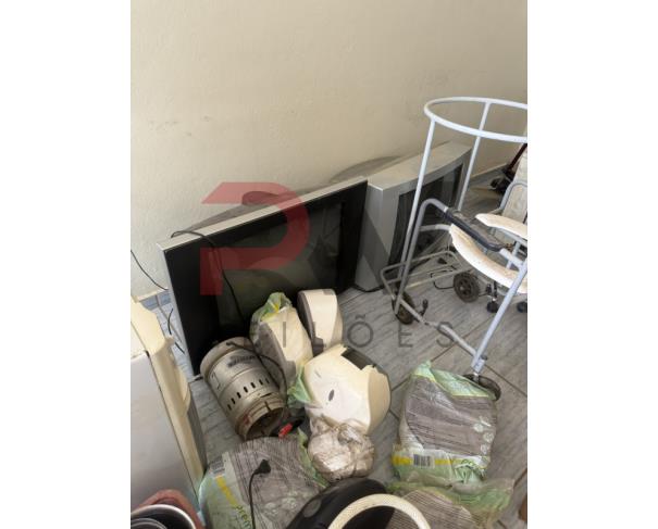 Foto de LOTE CONTENDO SUCATA DE DIVERSOS BENS, TAIS COMO: INFORMÁTICA, FREEZER VERTICAL, BEBEDOURO, AR-CONDICIONADO, ENTRE OUTROS, NO ESTADO EM QUE SE ENCONTRAM.