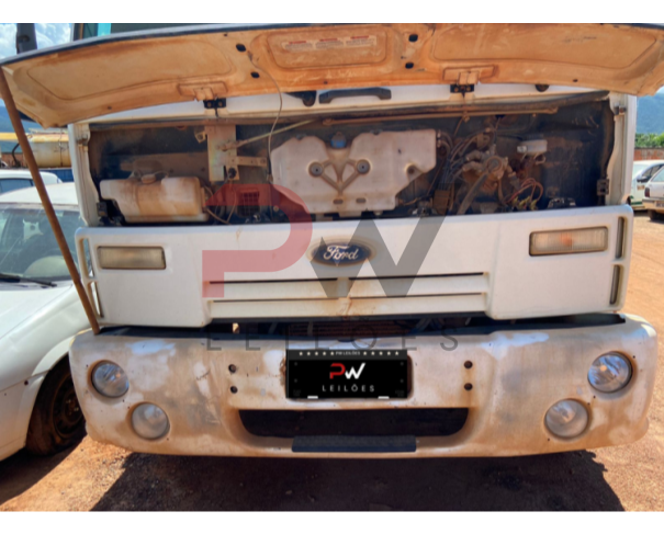 Foto de CAR/CAMINHÃO BASCULANTE FORD/CARGO1717 E, DIESEL,  ANO/MOD 2006/2006, COR BRANCA, NO ESTADO EM QUE SE ENCONTRA.