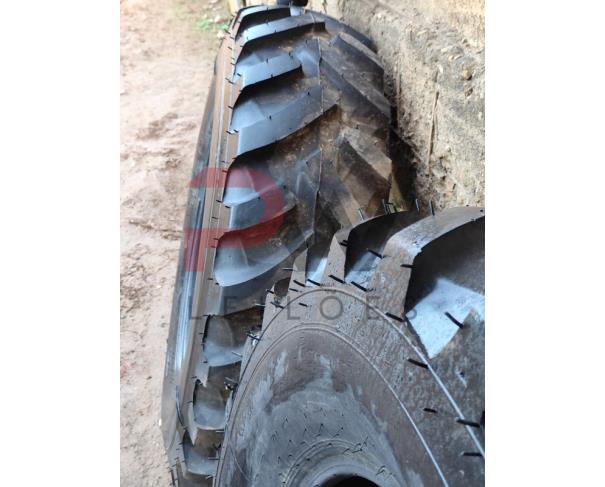Foto de LOTE CONTENDO 02 PNEUS DE TRATOR PIRELLI, MEDIDA 14.9-28, NO ESTADO EM QUE SE ENCONTRAM.