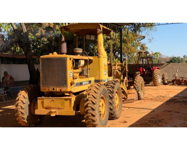Foto de MOTONIVELADORA CATERPILLAR 120B, COR AMARELA, ANO 1989, NO ESTADO EM QUE SE ENCONTRA.