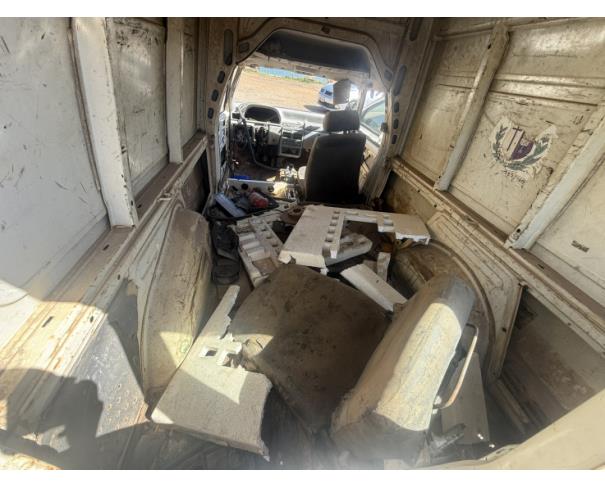 Foto de CAMINHONETE, FIAT/FIORINO IE, BRANCA, 2001/2001, GASOLINA, CHASSI: 9BD25504418705275, RENAVAM: 00764262890, NO ESTADO EM QUE SE ENCONTRA. Obs: Chassi corroído.