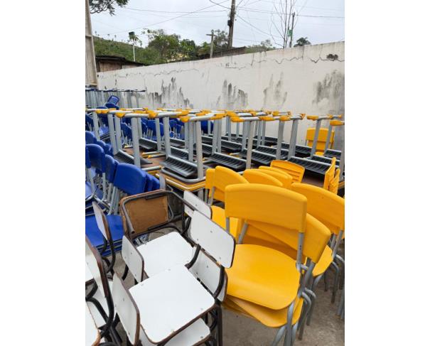 Foto de LOTE CONTENDO MESAS E CADEIRAS ESCOLARES, NO ESTADO EM QUE SE ENCONTRAM.