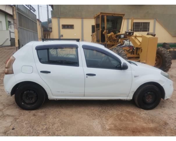 Foto de AUTOMOVEL, RENAULT/SANDERO AUT1016V, BRANCA, 2013/2014, ALCOOL/GASOLINA, CHASSI: 93YBSR6RHEJ774495, RENAVAM: 00555590984, NO ESTADO EM QUE SE ENCONTRA.  OBS: MOTOR DE OUTRO VEÍCULO, POSSUI NOTA FISCAL.