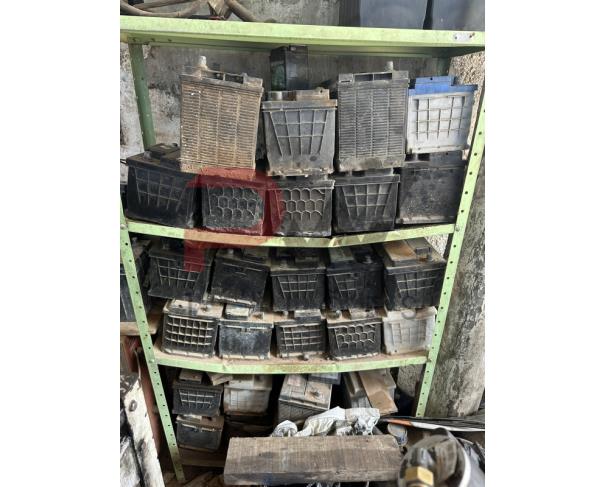 Foto de LOTE CONTENDO SUCATA DE BATERIAS, NO ESTADO EM QUE SE ENCONTRA.