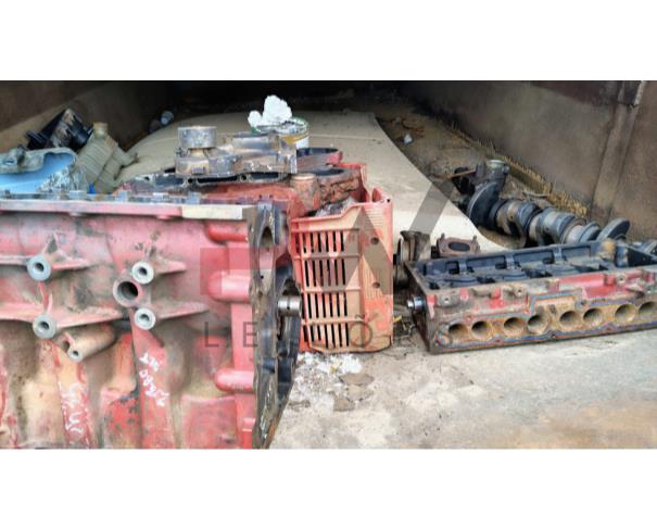 Foto de CARGA / CAMINHAO FORD/F 4000 4X4 P, 2014/2015, DIESEL, BRANCA, CHASSI: 9BFLF49P3FB003366, RENAVAM: 01045013029, NO ESTADO EM QUE SE ENCONTRA. VEÍCULO ESTÁ SEM MOTOR.O MOTOR ESTÁ DESMONTADO E FORA DO VEÍCULO.