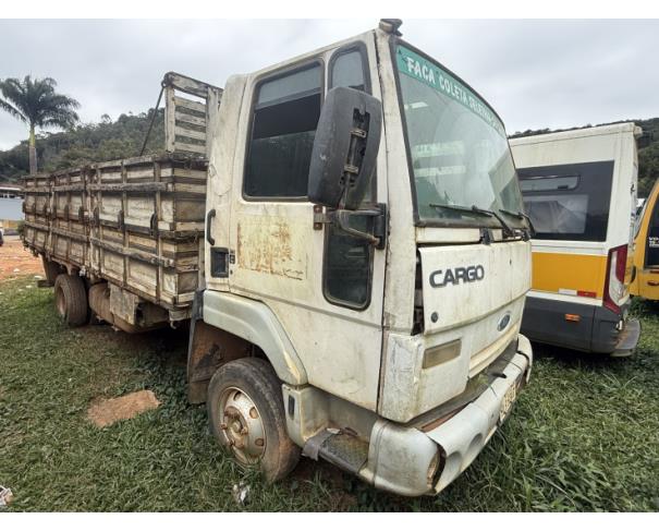 Foto de CAMINHAO FORD/CARGO 815 E, DIESEL, BRANCA, 2010/2011, CHASSI: 9BFVCE1N5BBB71525, RENAVAM: 00283865016, NO ESTADO EM QUE SE ENCONTRA.
