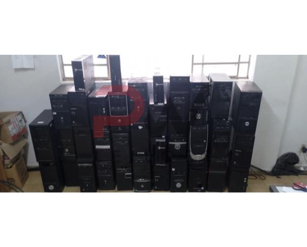 Foto de LOTE CONTENDO DIVERSOS EQUIPAMENTOS ELETRÔNICOS, TAIS COMO TELEVISORES, IMPRESSORAS, MONITORES DE VÍDEO, GABINETES DE COMPUTADORES, NOTEBOOKS, LAPTOPS, NOBREAKS, ESTABILIZADORES DE ENERGIA, TONERS E REFIS DE IMPRESSORAS, NO ESTADO EM QUE SE ENCONTRAM.