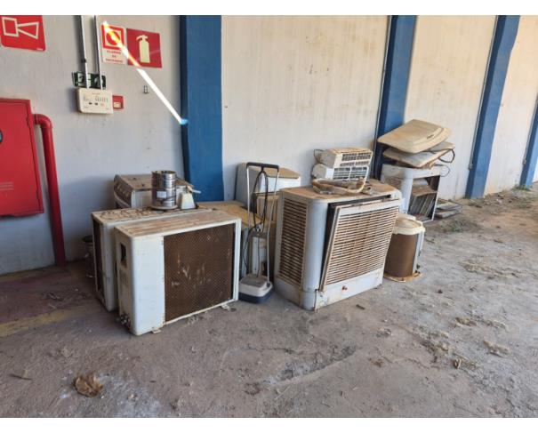 Foto de LOTE CONTENDO SUCATAS DE INFORMÁTICA, ELETRÔNICOS (COMPUTADORES, MONITORES, IMPRESSORAS, ELETRÔNICOS), ELETRODOMESTICOS (GELADEIRA, VENTILADORES, EXAUSTOR, BEBEDOUROS, FOGÕES, TV), DENTRE OUTROS, NO ESTADO EM QUE SE ENCONTRAM. 