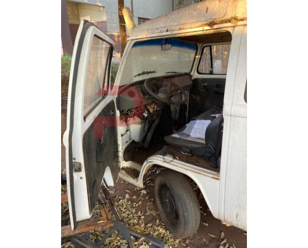 Foto de CAMIONETA VW/KOMBI, ALCOOL/GASOLINA, BRANCA, 2007/2007, CHASSI: ...10077, NO ESTADO EM QUE SE ENCONTRA. 