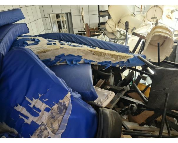 Foto de LOTE COMPOSTO POR SUCATA DE: MATERIAL HOSPITALAR, MOBILIÁRIOS, ELETRODOMÉSTICOS, CÂMARA FRIA, NO ESTADO EM QUE SE ENCONTRAM.