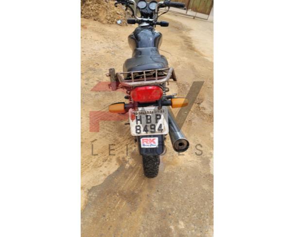 Foto de PASSAGEIRO / MOTOCICLETA HONDA/CG 125 TITAN KS, PRETA, GASOLINA, 2004/2004, PLACA HBP-8494, CHASSI: 9C2JC30104R108560, RENAVAM: 00864280416, NO ESTADO EM QUE SE ENCONTRA.