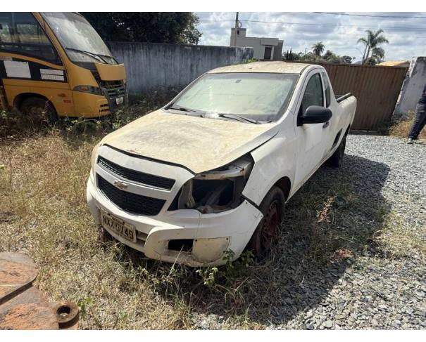 Foto de CAMINHONETE CHEVROLET/MONTANA LS, ALCOOL/GASOLINA, BRANCA, 2012/2012, CHASSI: 9BGCA80X0CB255913, RENAVAM: 00455693129, NO ESTADO EM QUE SE ENCONTRA.