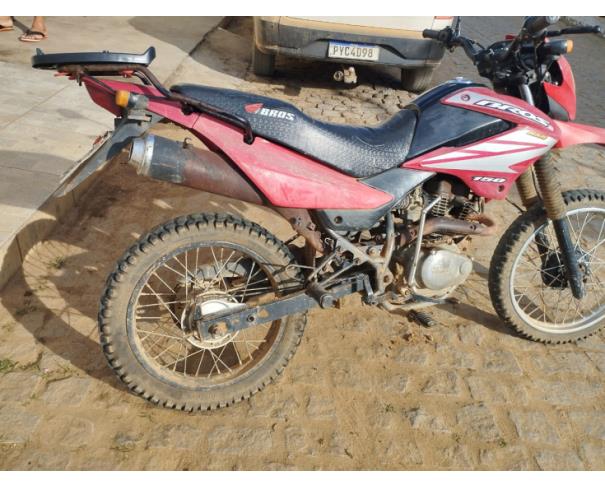 Foto de MOTOCICLETA, HONDA/NXR150 BROS KS, VERMELHA, 2006/2006, GASOLINA, CHASSI: 9C2KD03206R014077, RENAVAM: 00887676243, NO ESTADO EM QUE SE ENCONTRA.