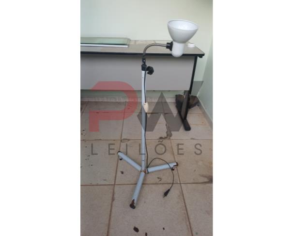 Foto de LOTE CONTENDO EQUIPAMENTOS ODONTOLÓGICOS E HOSPITALARES, TAIS COMO: MACAS, CADEIRA ODONTOLÓGICAS, RÉGUA ANTROPOMÉTRICA, ENTRE OUTROS, NO ESTADO EM QUE SE ENCONTRAM. 
