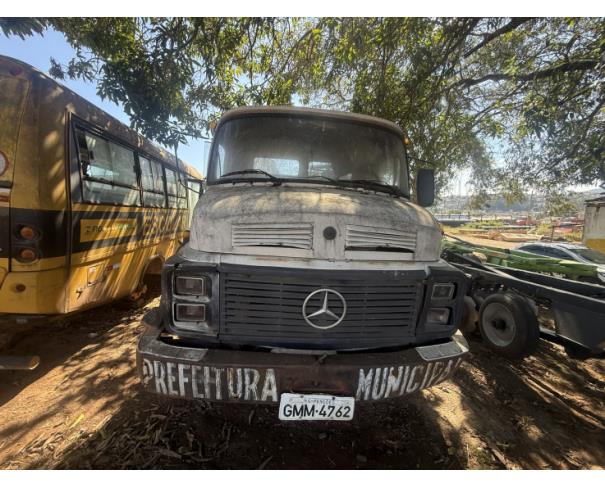 Foto de CAMINHAO, M.BENZ/L 1111, BRANCA, 1969/1969, DIESEL, CHASSI: 34400713046779, RENAVAM: 00265755000, NO ESTADO EM QUE SE ENCONTRA.