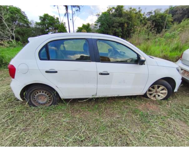 Foto de AUTOMOVEL, VW/GOL 1.0L MC4, 2018/2019, BRANCA, ALCOOL/GASOLINA, CHASSI: 9BWAG45U7KT020501, RENAVAM: 01162390082, NO ESTADO EM QUE SE ENCONTRA.