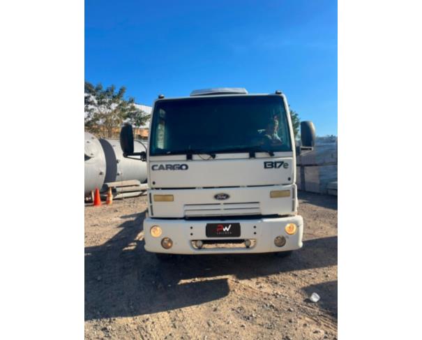 Foto de CAMINHAO FORD/CARGO 1317 E, DIESEL, BRANCA, 2008/2009, NO ESTADO EM QUE SE ENCONTRA.
