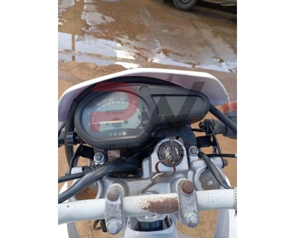Foto de MOTOCICLE YAMAHA/XTZ 125K, GASOLINA, BRANCA, 2007/2008, CHASSI: ...24917, NO ESTADO EM QUE SE ENCONTRA.