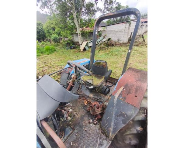Foto de LOTE CONTENDO TRATOR DESMONTADO NEW HOLLAND TL55E, ANO 2003, NO ESTADO EM QUE SE ENCONTRA.