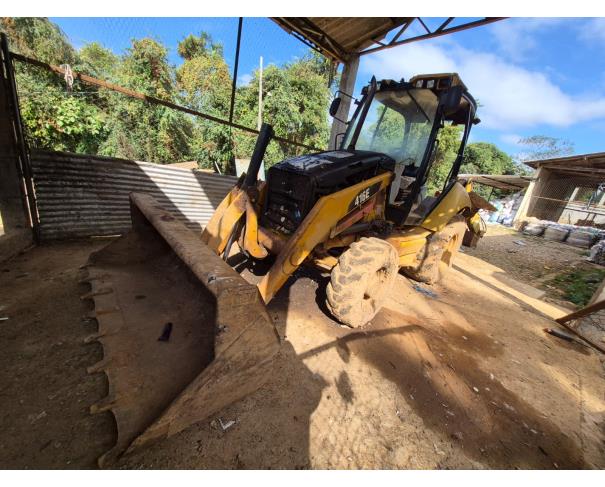 Foto de RETROESCAVADEIRA  CATERPILLAR , ANO: 2013, SÉRIE: G4D48847, NO ESTADO EM QUE SE ENCONTRA.