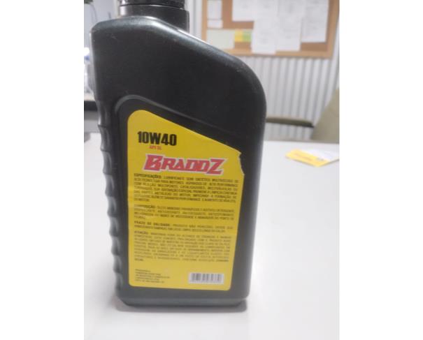 Foto de LOTE CONTENDO ÓLEOS DE VEÍCULOS, SENDO 25 UNIDADES DE BRADOZ SINTÉTICO 5W40 01 LITRO, 48 UNIDADES DE BRADOZ 10W40 01 LITRO, 85 UNIDADES DE BRADOZ 15W40 01 LITRO E 12 UNIDADES DE KARTER ATF SUFIXO A 20 LITROS, NO ESTADO EM QUE SE ENCONTRA.