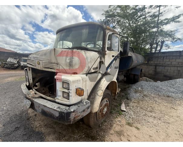 Foto de CARGA / CAMINHAO M.B./M.BENZ L 1113, 1980/1980, DIESEL, BRANCA, CHASSI: 34404112514167, RENAVAM: 239434650, NO ESTADO EM QUE SE ENCONTRA. O MOTOR SE ENCONTRA MONTADO FORA DO VEÍCULO.