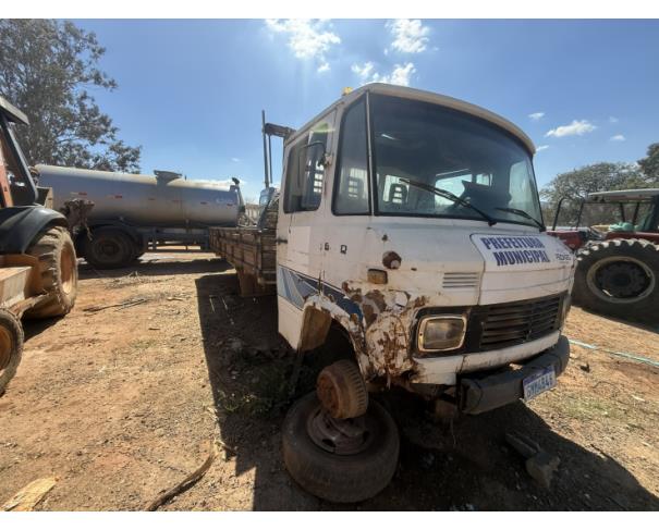 Foto de CAMINHAO, M.BENZ/L 608 D, BRANCA, 1984/1984, DIESEL, CHASSI: 30830212653822, RENAVAM: 00247959189, NO ESTADO EM QUE SE ENCONTRA.