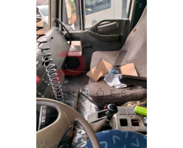 Foto de CAMINHAO IVECO/TECTOR 170E22, DIESEL, BRANCA, 2013/2013, CHASSI: 93ZA1RGH0D8923857, RENAVAM: 00559122632, NO ESTADO EM QUE SE ENCONTRA.
