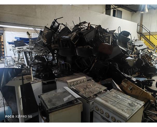 Foto de LOTE COMPOSTO POR SUCATA DE: CAMAS ELÉTRICAS, ELETRODOMÉSTICOS, MOBILIÁRIOS, NO ESTADO EM QUE SE ENCONTRAM.