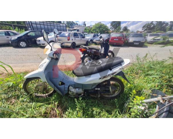 Foto de  PASSAGEIRO / HONDA / BIZ 125 KS / Placa: HKG6193 / UF: MG / Município: Sete Lagoas / Ano fabricação: 2007 / Ano modelo: 2007 / Cor: BRANCA / Chassi: 9C2JA04108R024051 / Motor: JA04E18024051 / RENAVAM: 00110283392, NO ESTADO EM QUE SE ENCONTRA. 